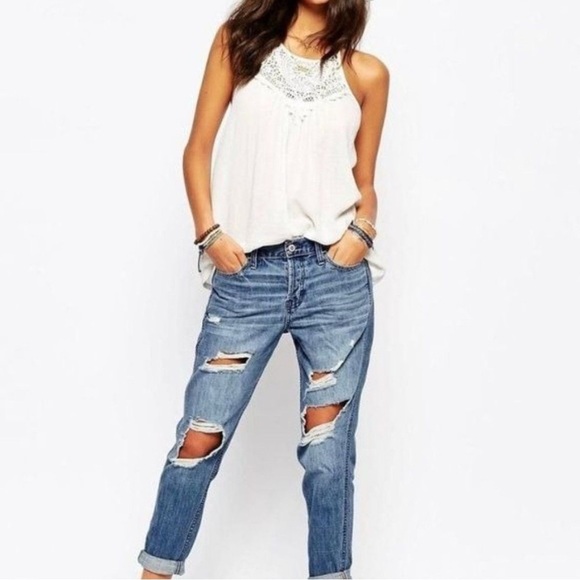 Hollister Jr. Cropped Boyfriend Relaxed Distressed Denim Jeans size 7 - Picture 1 of 12